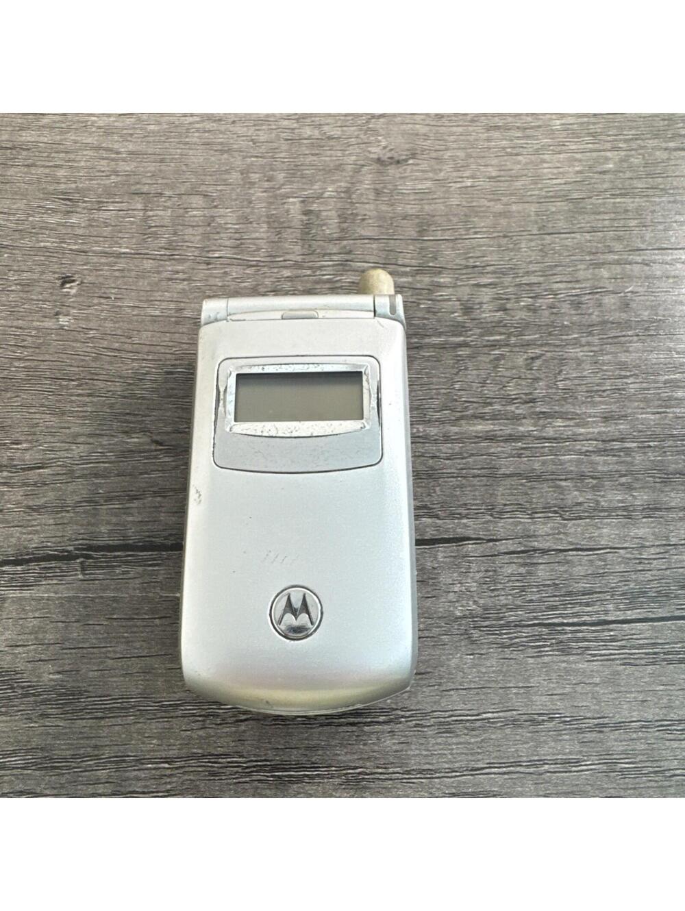 Motorola T720 Silver 120 x 160 Pixel Dual Screen  Flip Cell Phone UNTESTED